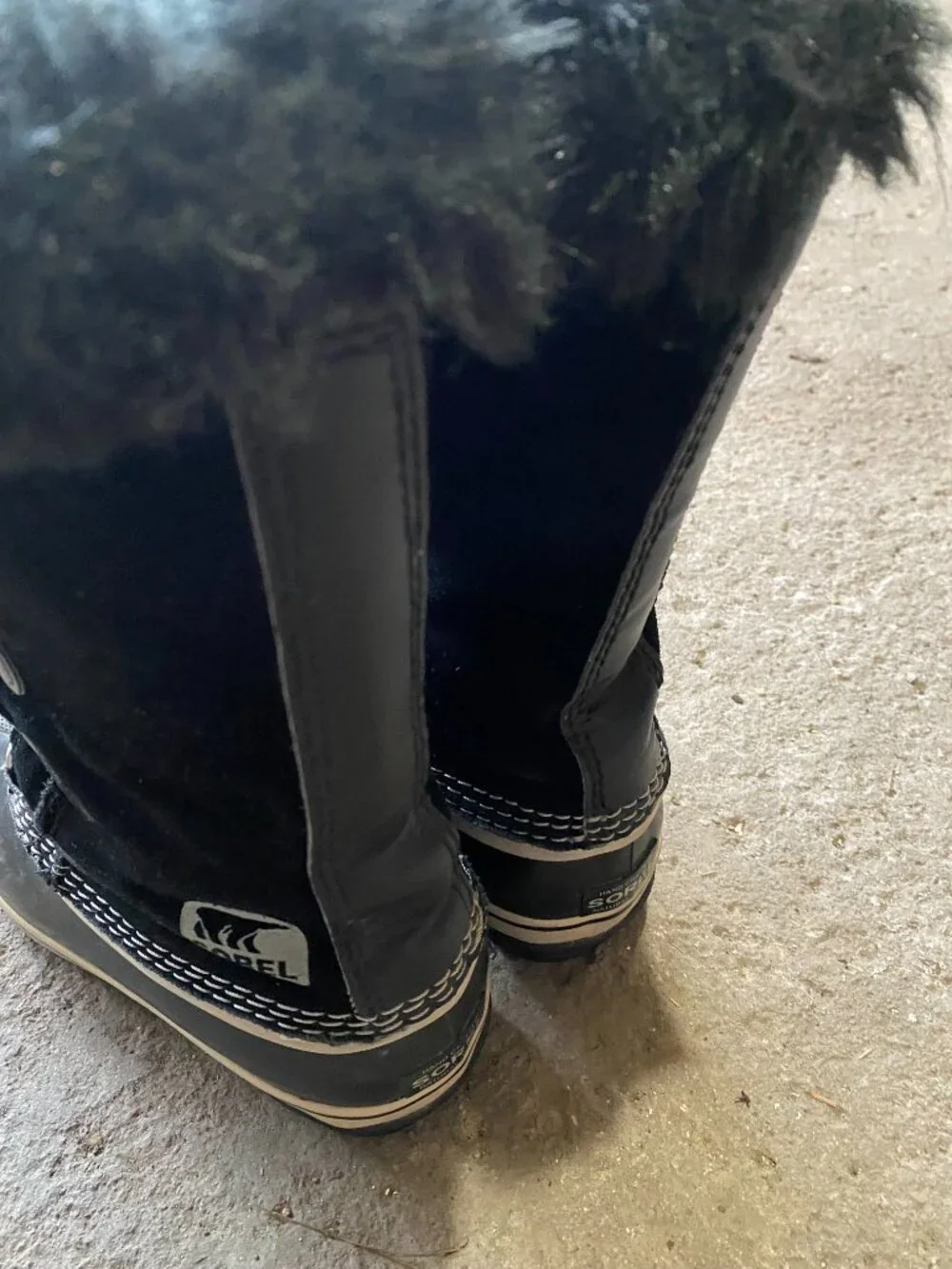 Sorel youth winter and waterproof boots - Picture 2 of 3